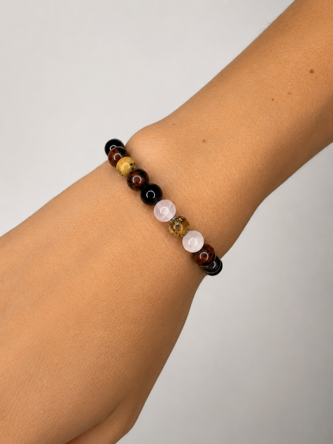 bracelet porté en pierre