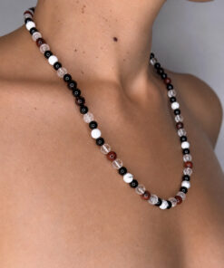 collier porté gardien du silence